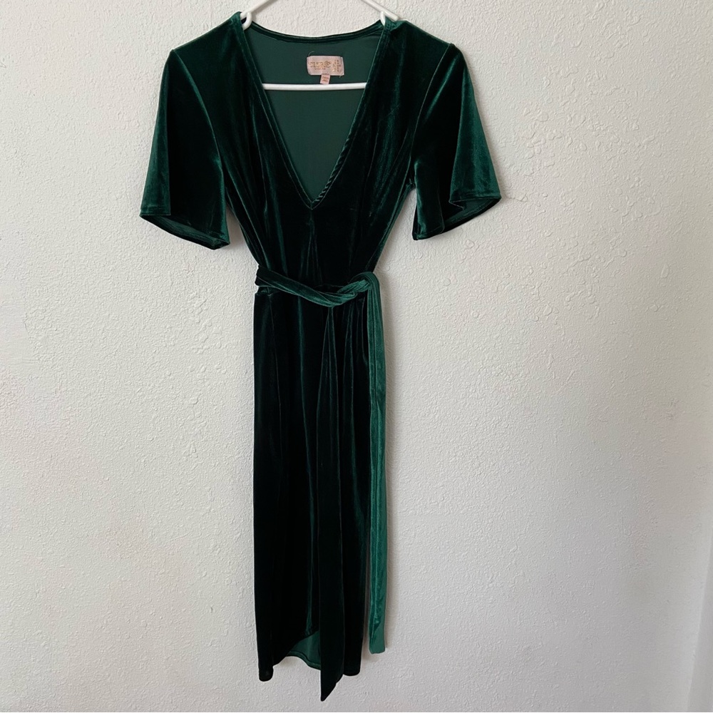 Emerald Green Velvet Dress Size 4 Club L London NEVER WORN